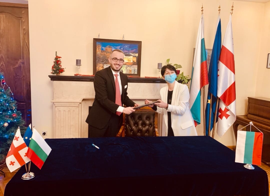 Временно управляващият посолството в Грузия подписа две споразумения за реализиране на проекти, финансирани по линия на българската официална „Помощ за развитие“ 